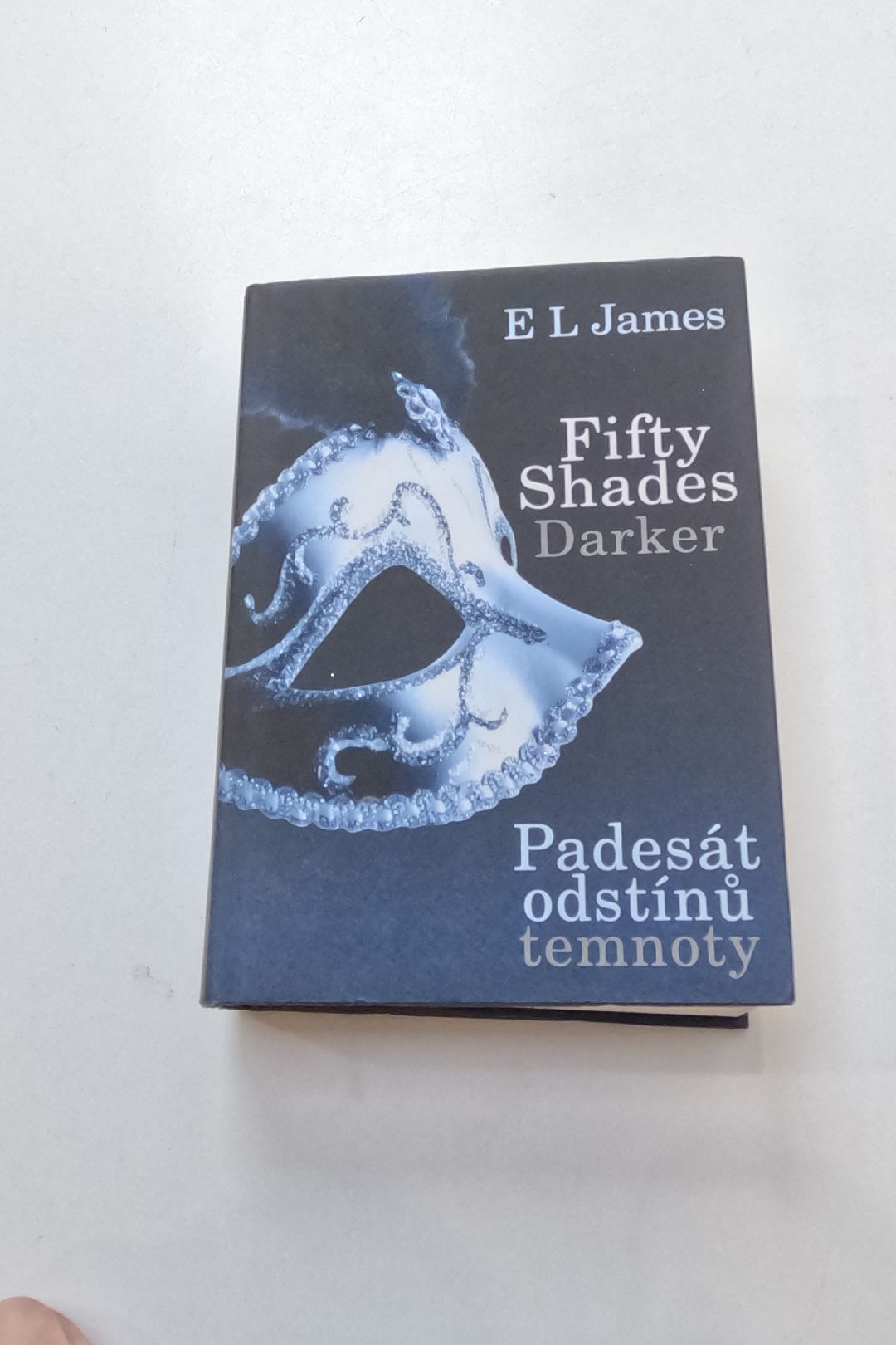 Padesát odstínů temnoty =Fifty shades darker