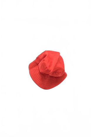 Klobouk, barva červená