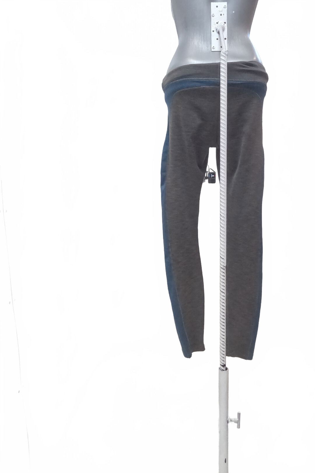 Dámske nohavice Under Armour, farba sivá, veľkosť 2XS