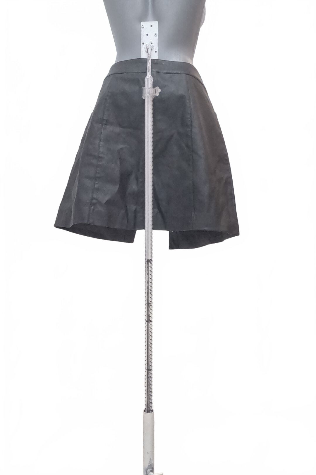 Dámska sukňa Divided, farba čierna, veľkosť 38