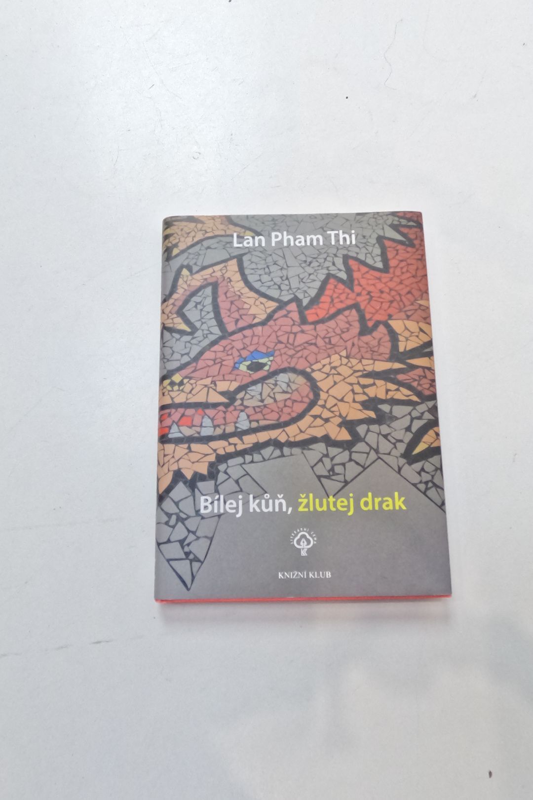 Bílej kůň, žlutej drak