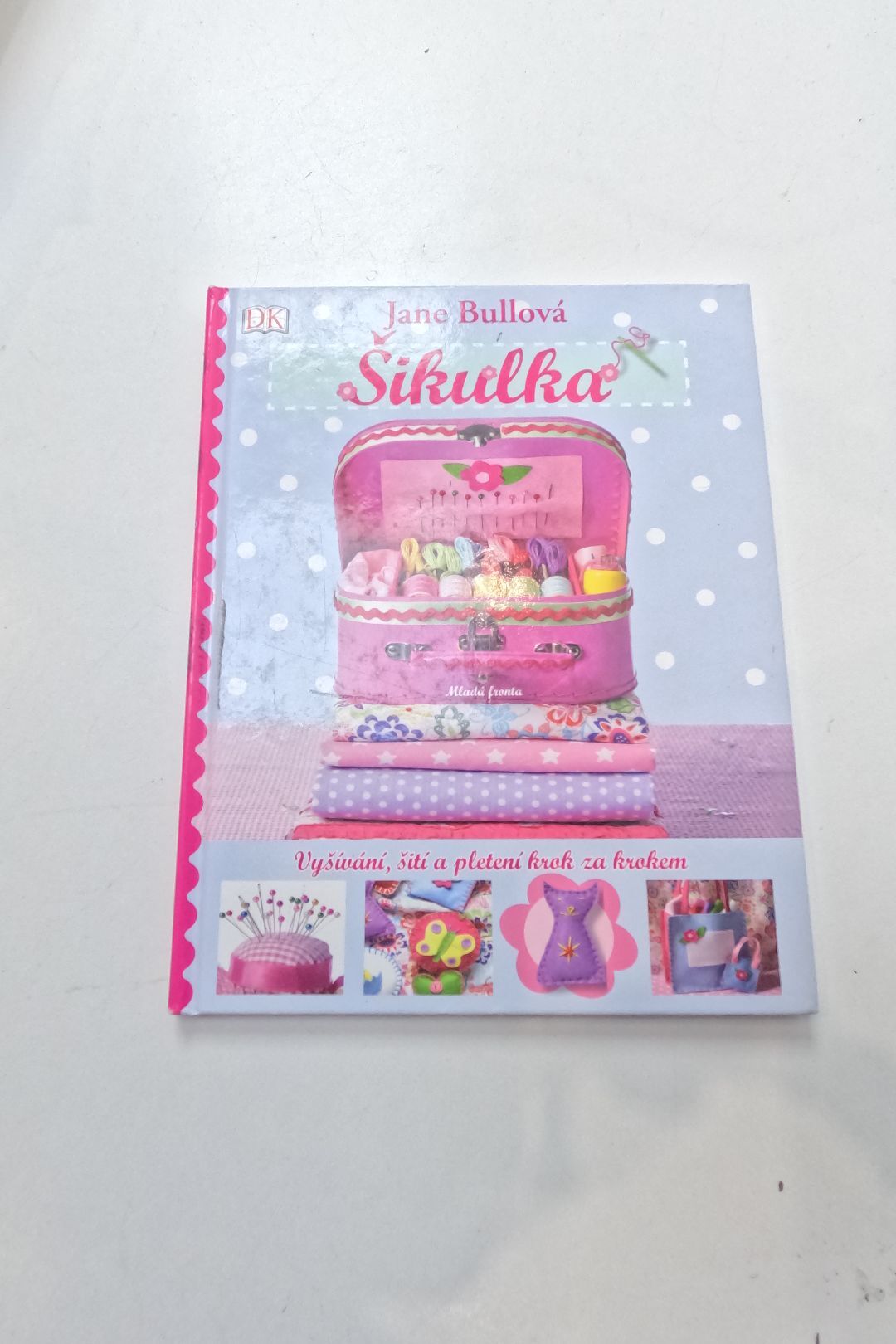 Šikulka: [vyšívání, šití a pletení krok za krokem]
