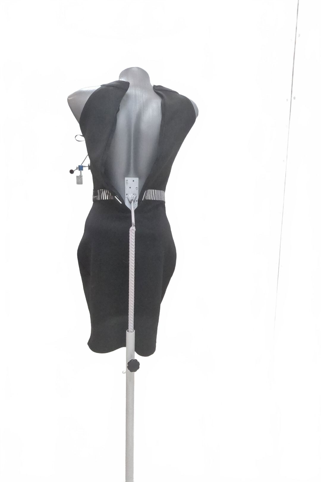 Dámske šaty Amisu, farba čierna, veľkosť 36