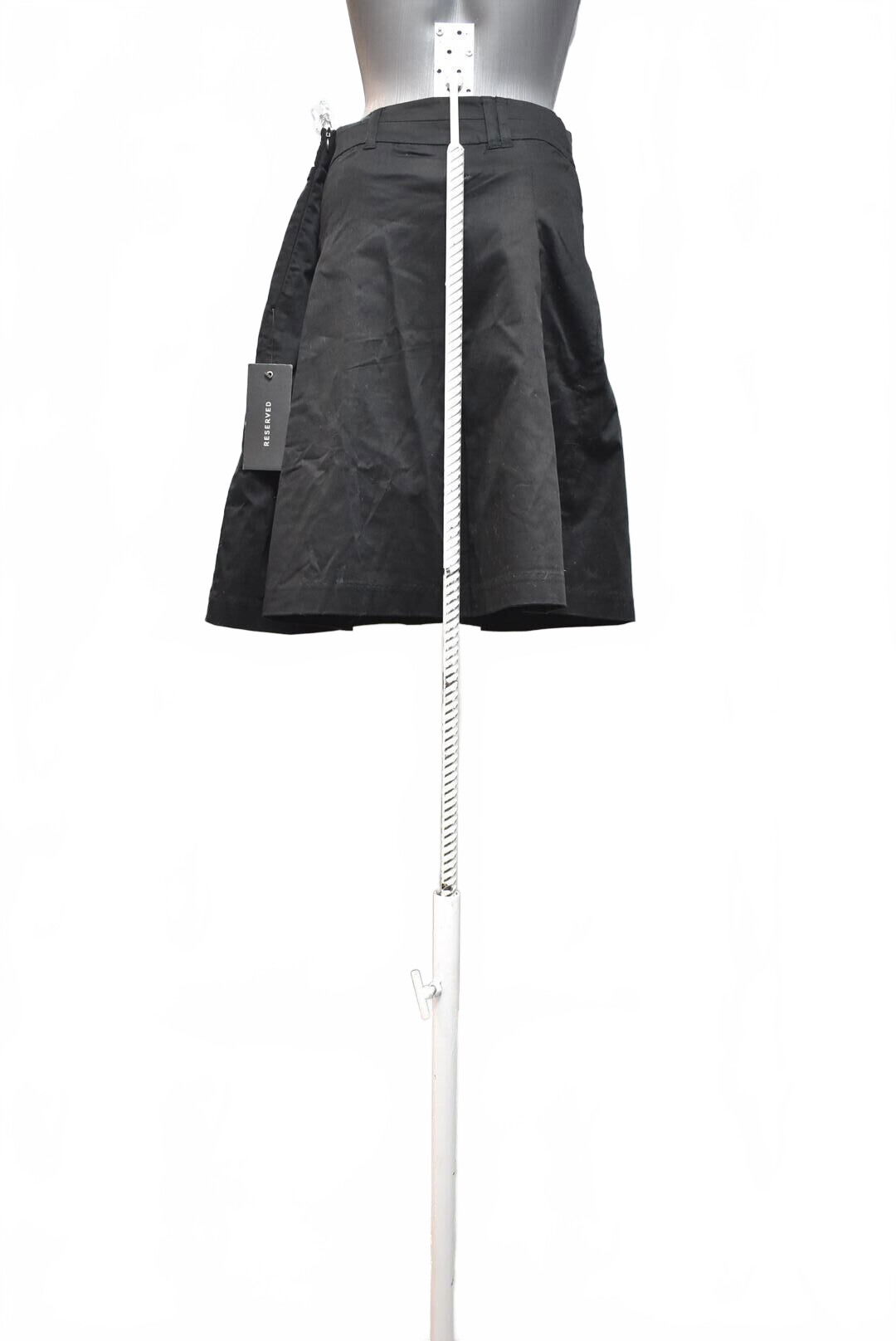 Dámska sukňa Reserved, farba čierna, veľkosť 42