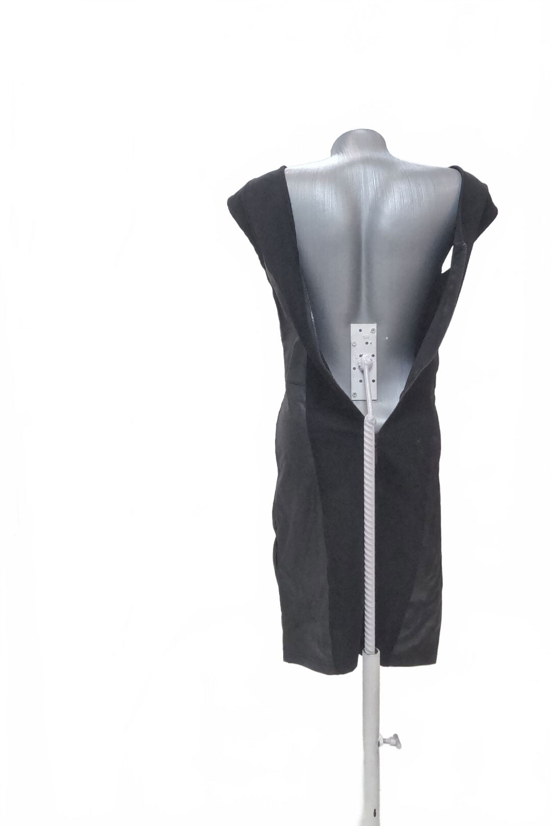 Dámske šaty Amisu, farba čierna, veľkosť 38