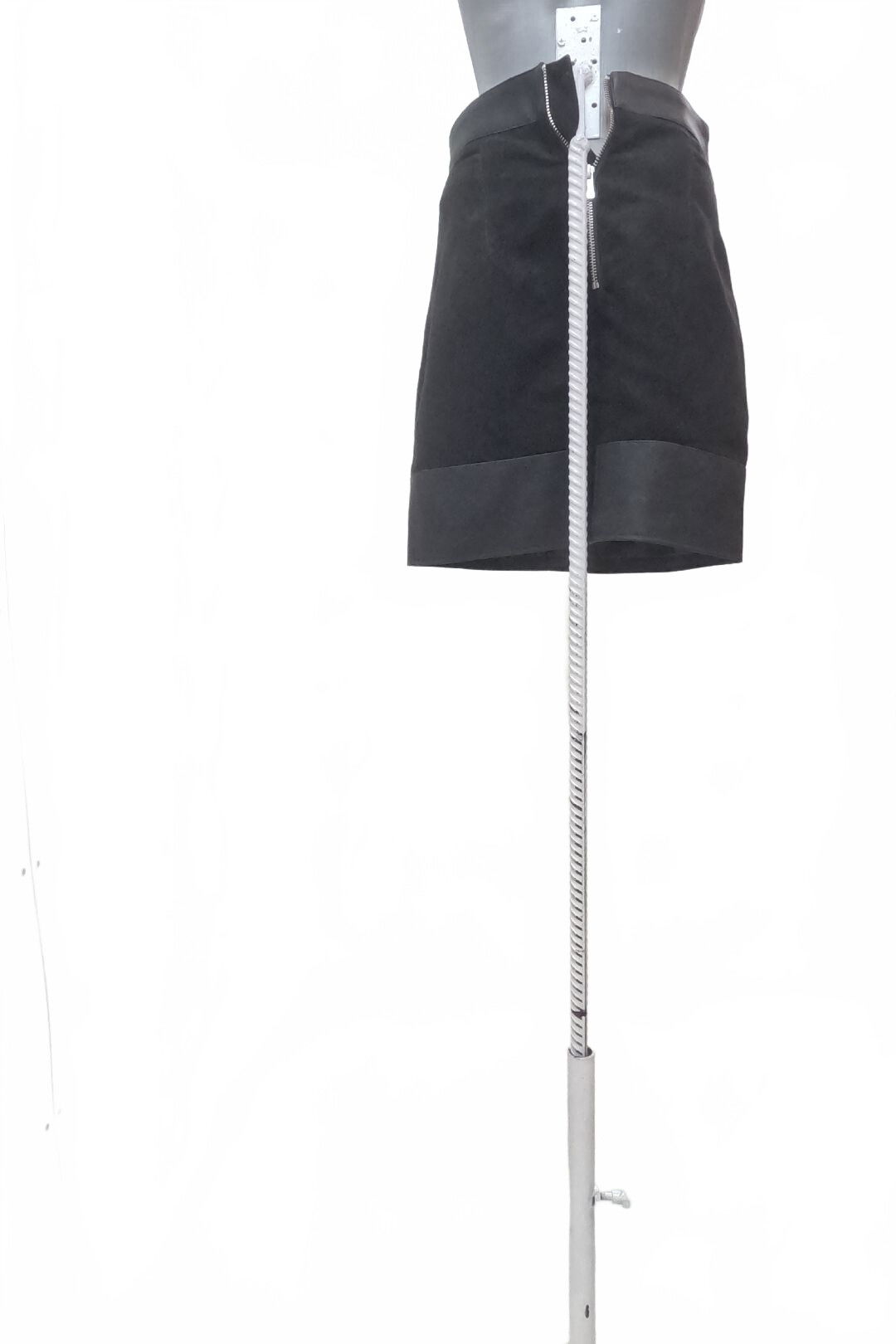 Dámska sukňa Divided, farba čierna, veľkosť 34