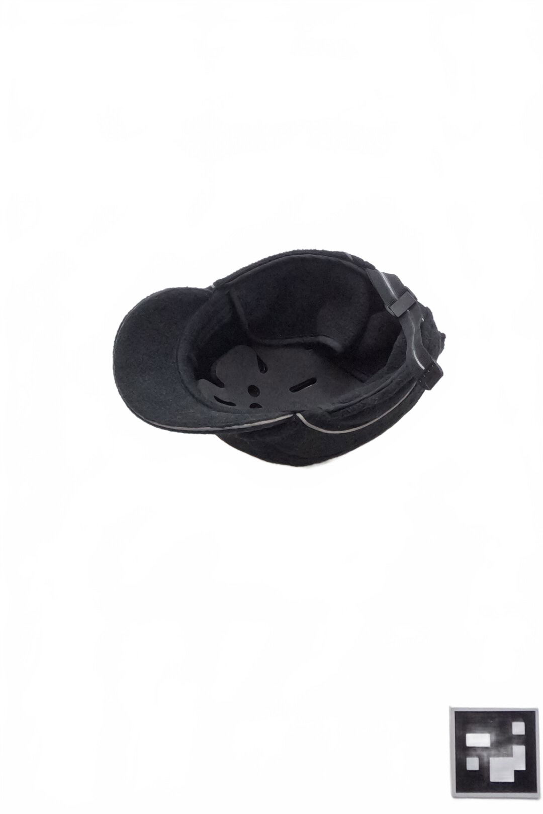 Helma, barva černá