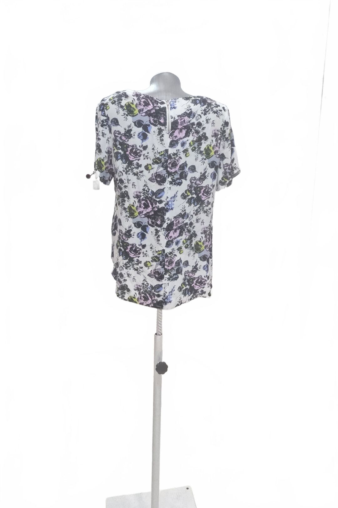 Dámske tričko F&F bez potlače, farba kvetovaná, veľkosť 42